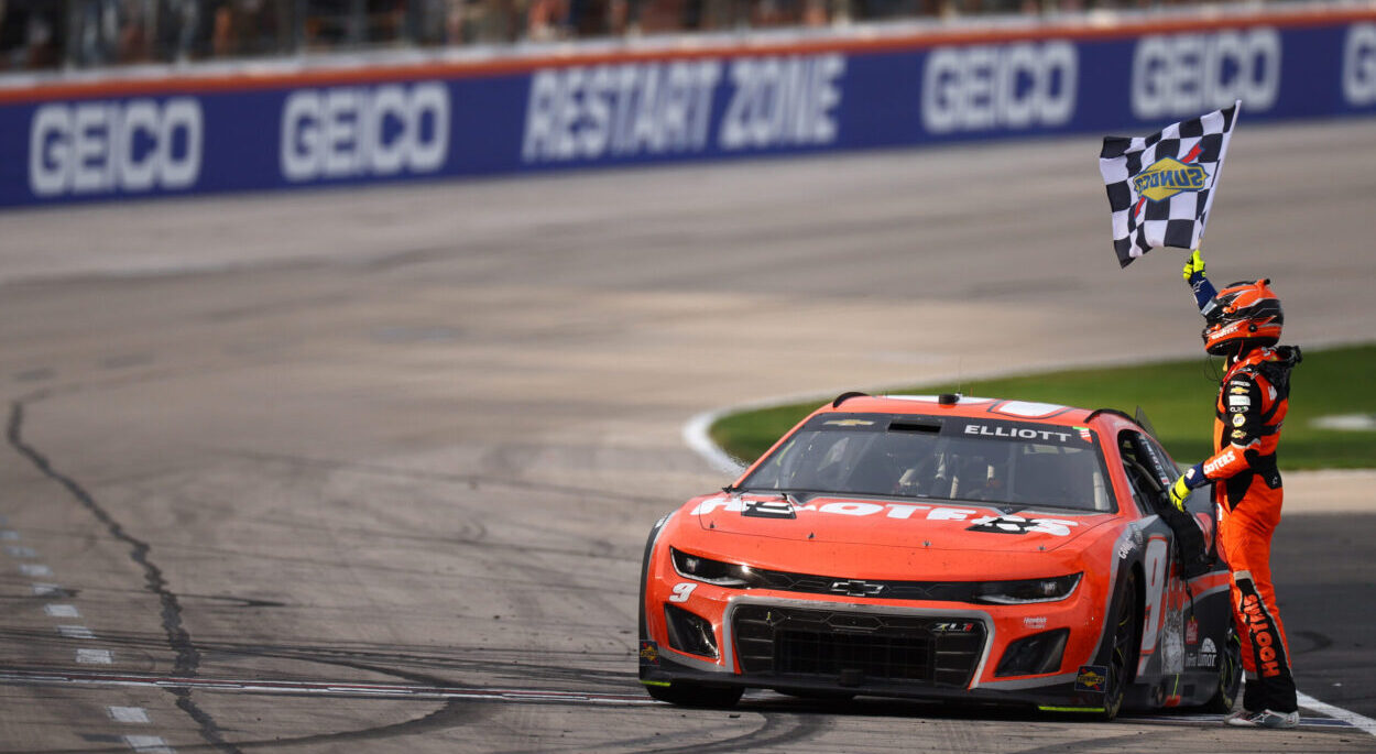 Chase Elliott wins Texas.